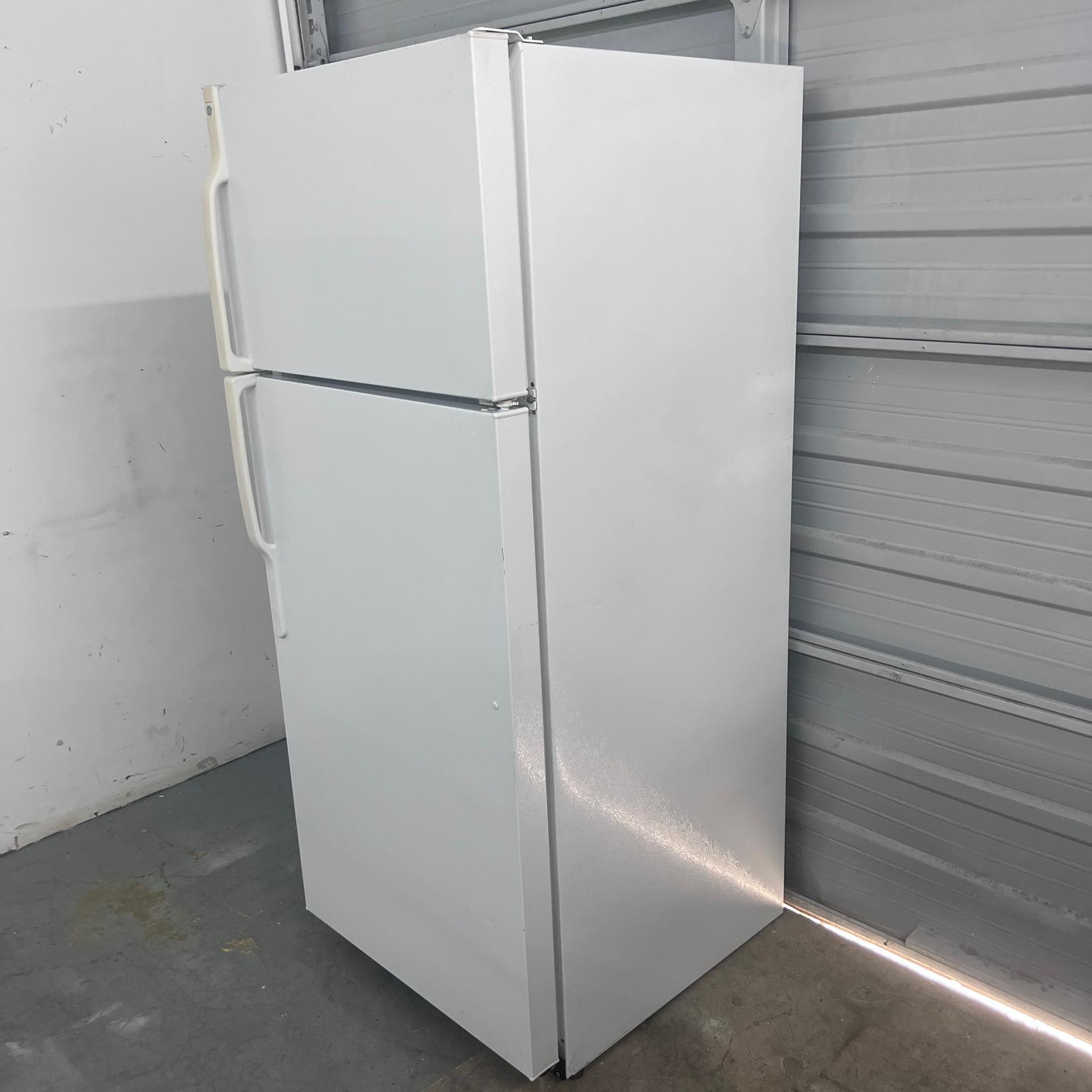 GE Top and Bottom Refrigerator GE Top and Bottom Refrigerator
